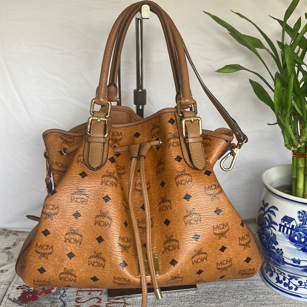 👜MCM MUNCHEN Cognac Bucket sling/ crossbody bag- preowned